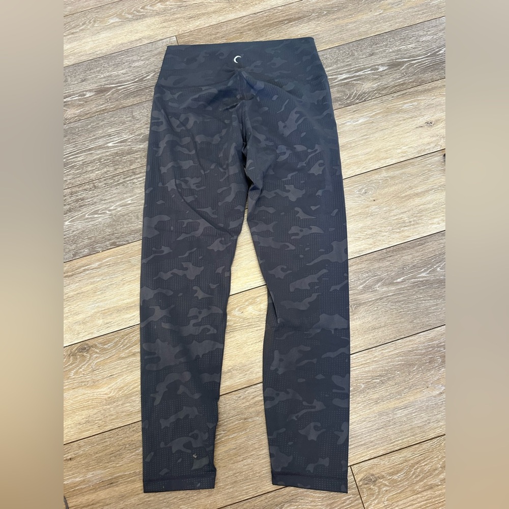 Zyia Active Gray Digital Camo High Waisted Leggings